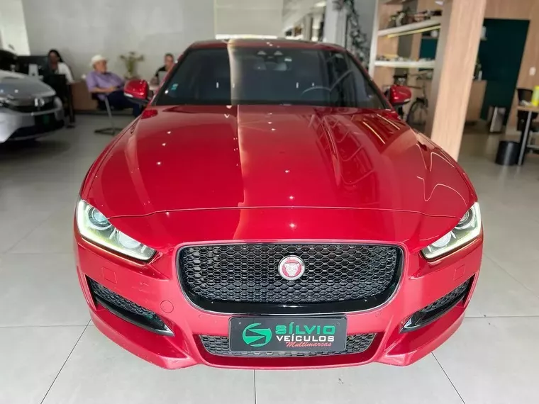 Jaguar XE Vermelho 15