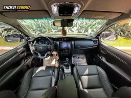 Toyota Hilux SW4