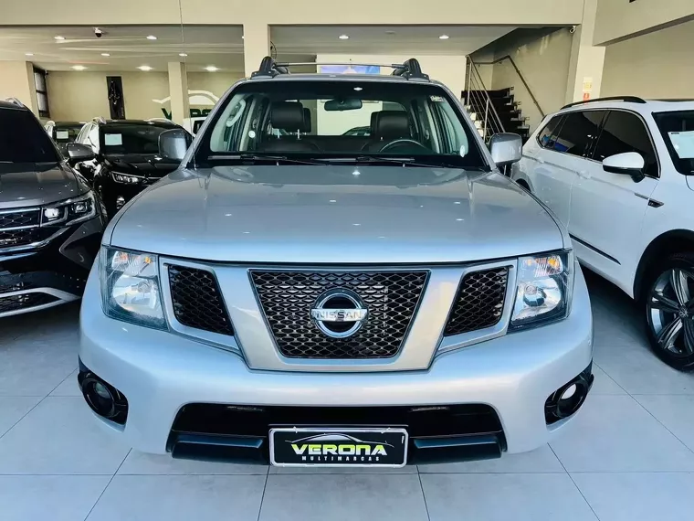 Nissan Frontier Prata 1