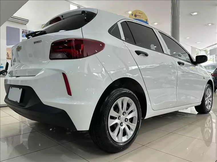 Chevrolet Onix Branco 6