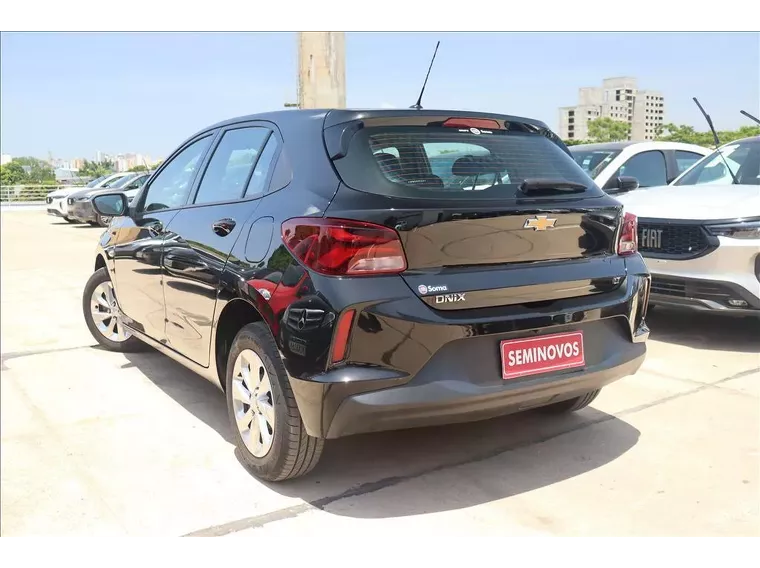 Chevrolet Onix Preto 2