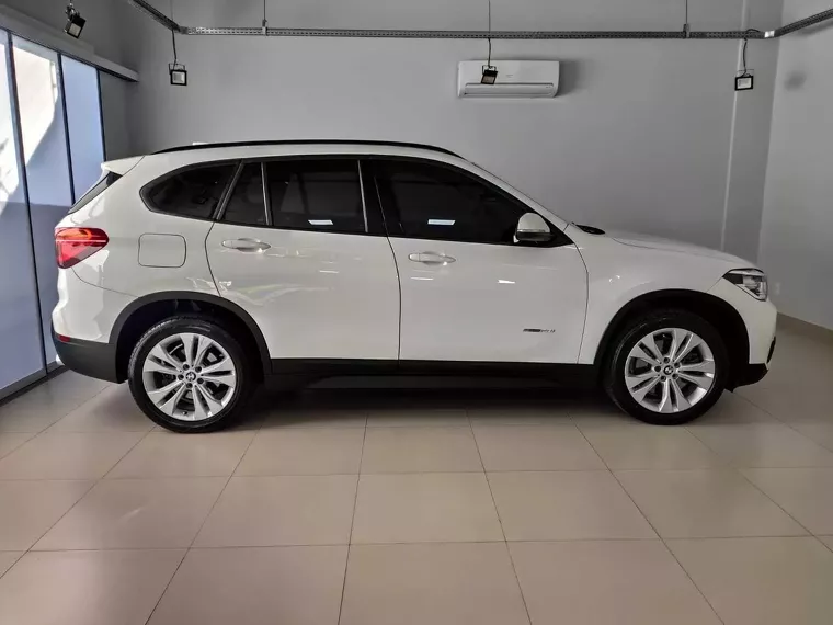 BMW X1 Branco 13