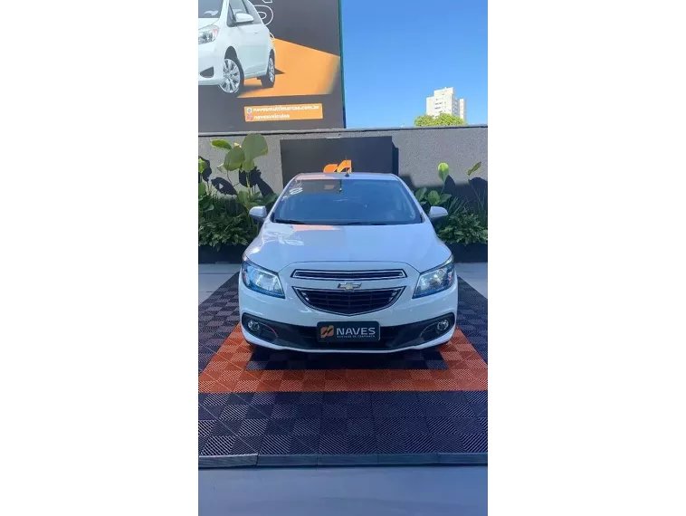 Chevrolet Onix Branco 2