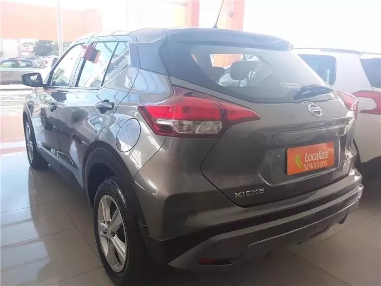 Nissan Kicks Cinza 7