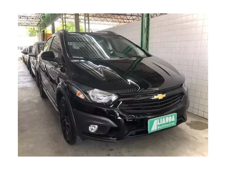 Chevrolet Onix Preto 1