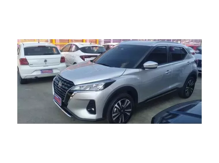 Nissan Kicks Prata 3