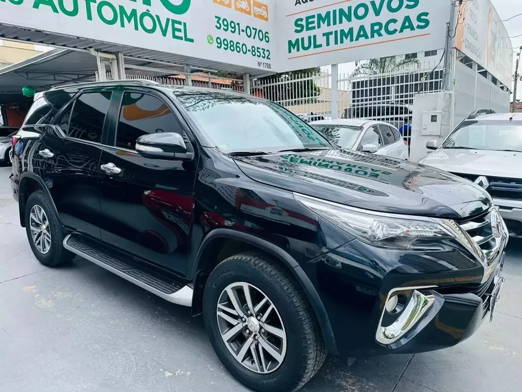 Toyota Hilux SW4 Preto 8