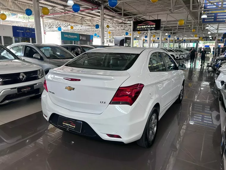 Chevrolet Prisma Branco 3