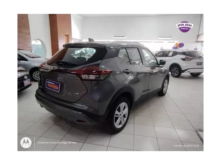 Nissan Kicks Cinza 2