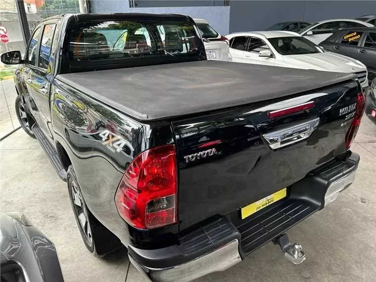 Toyota Hilux Preto 12