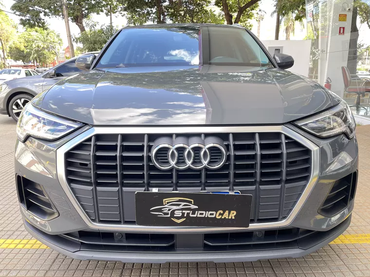 Audi Q3 Cinza 24