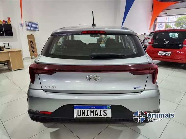 Hyundai HB20 Prata 13