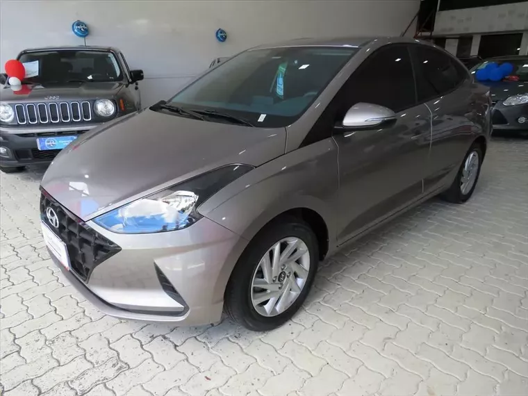 Hyundai HB20S Prata 13