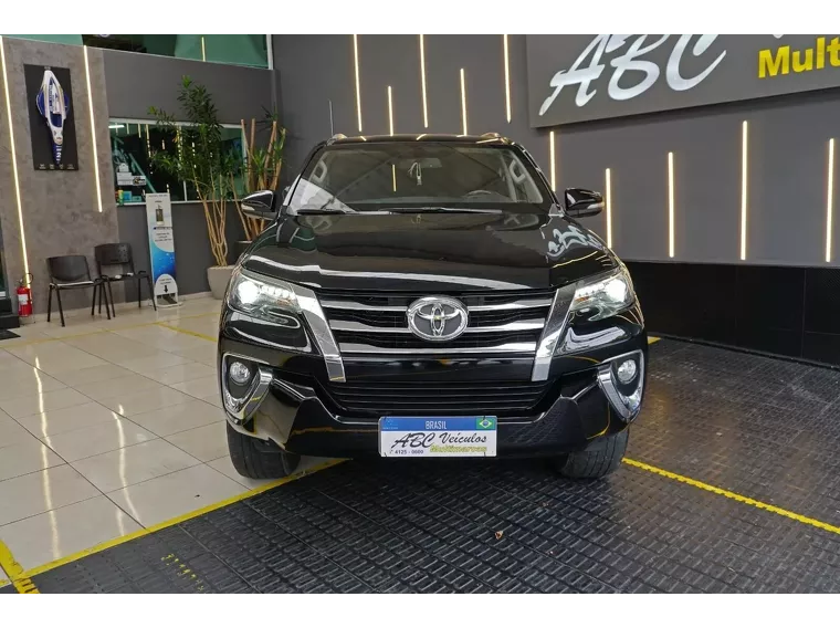 Toyota Hilux SW4 Preto 16