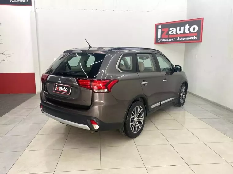 Mitsubishi Outlander Marrom 12