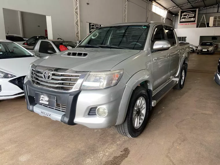 Toyota Hilux Prata 8