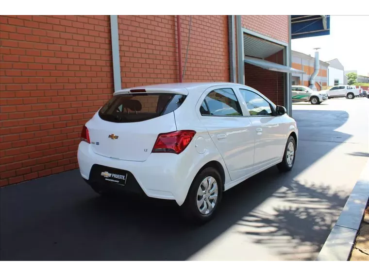 Chevrolet Onix Branco 5