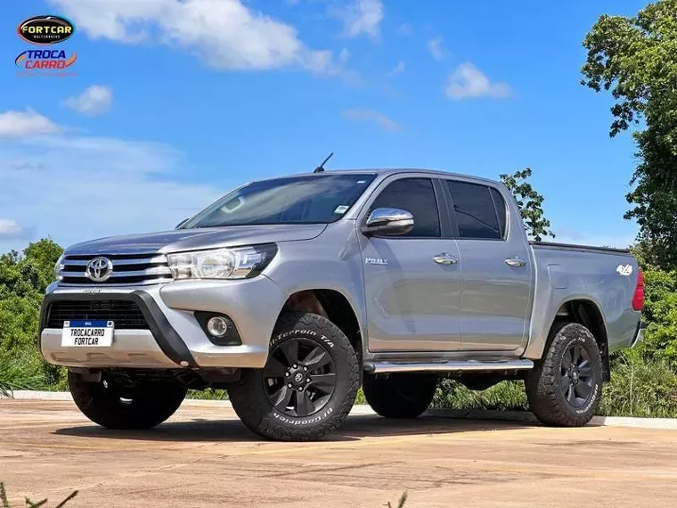 Toyota Hilux Prata 11