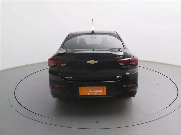 Chevrolet Onix Preto 7