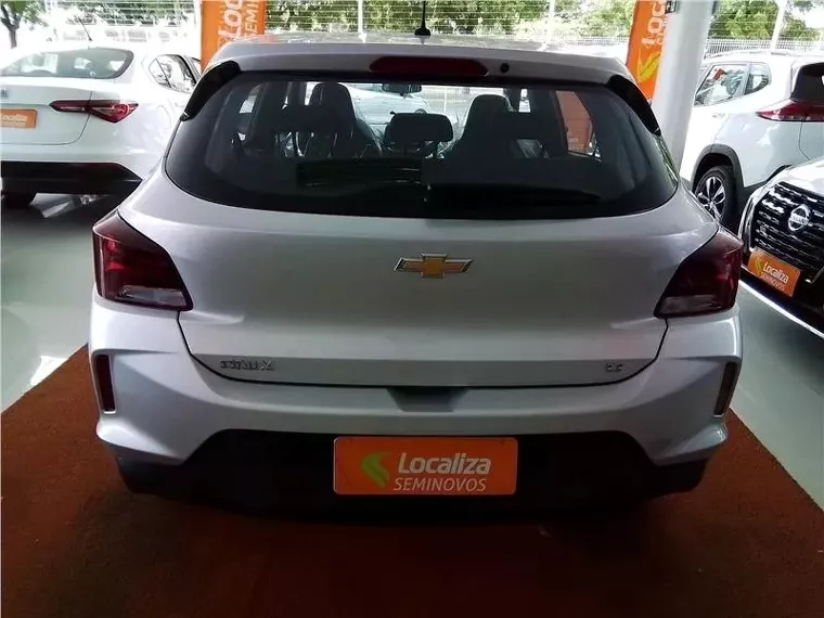 Chevrolet Onix Prata 2