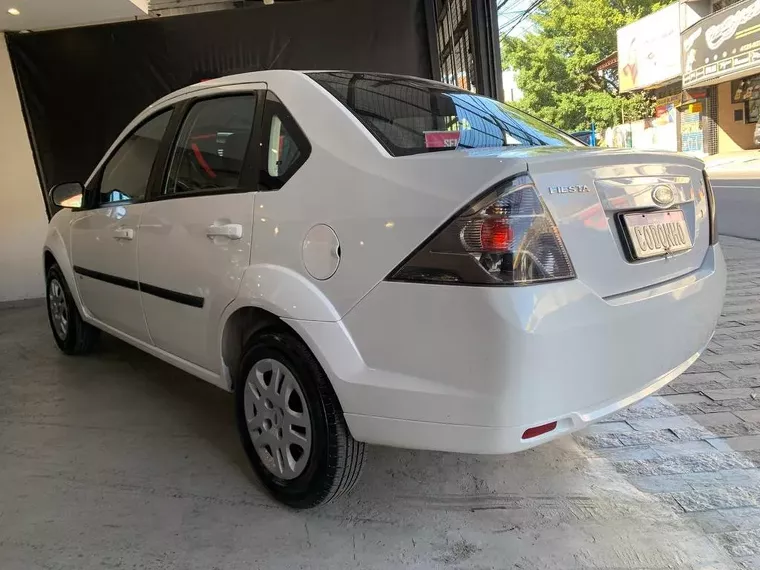 Ford Fiesta Branco 14