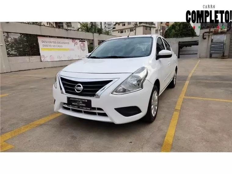 Nissan Versa Branco 1