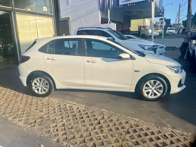 Chevrolet Onix Branco 1