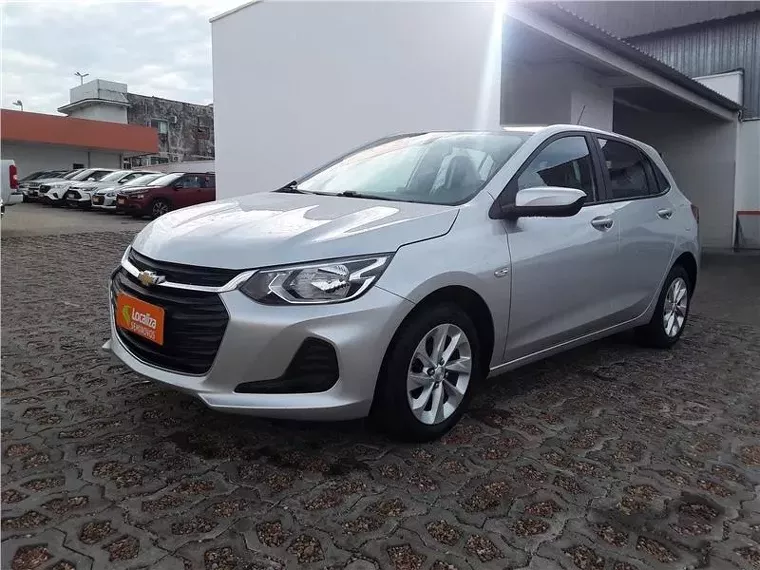 Chevrolet Onix Prata 7