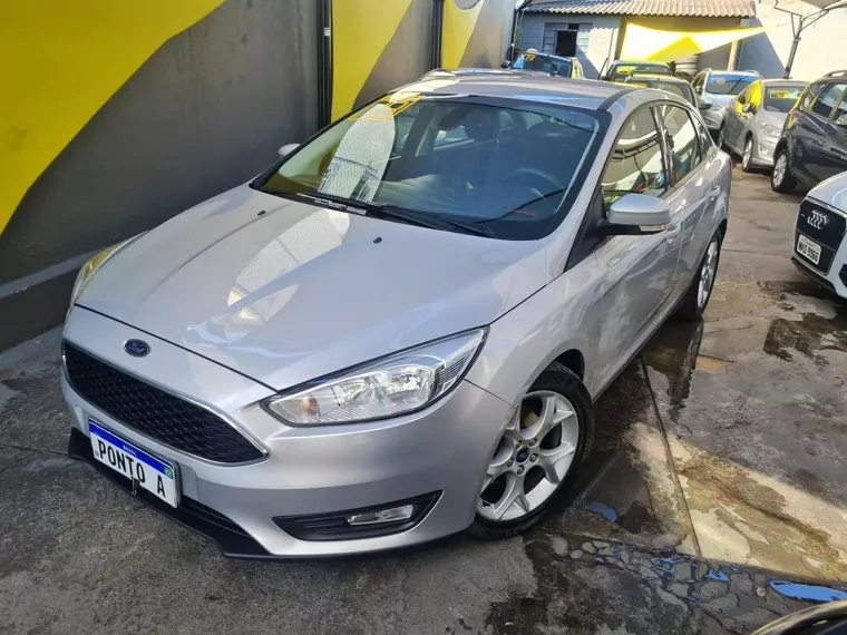 Ford Focus Prata 4