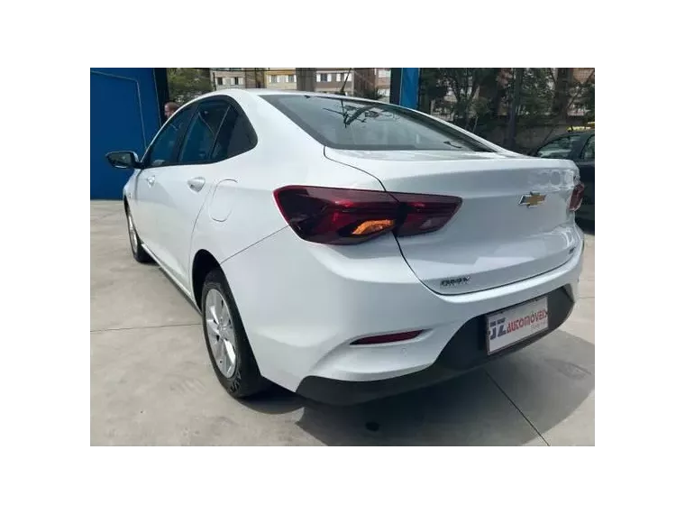 Chevrolet Onix Branco 3