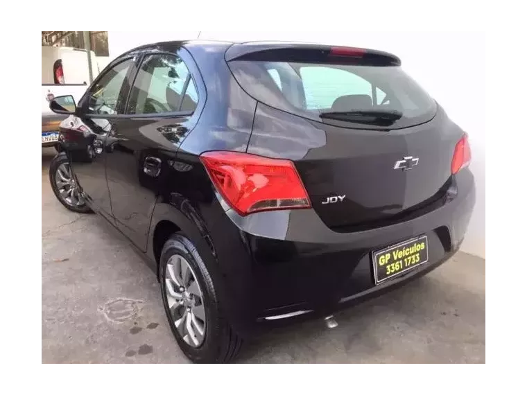 Chevrolet Onix Preto 7