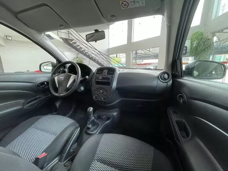 Nissan Versa Branco 3