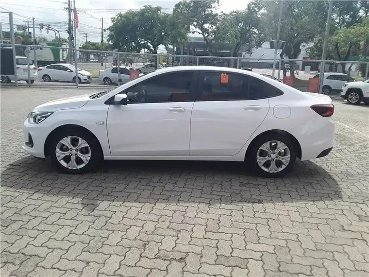 Chevrolet Onix Branco 6