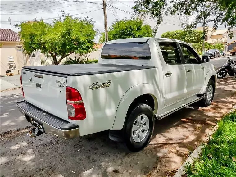 Toyota Hilux Branco 6