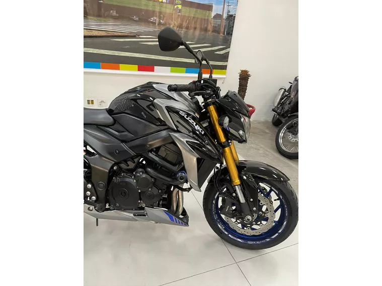 Suzuki GSX-S Preto 15