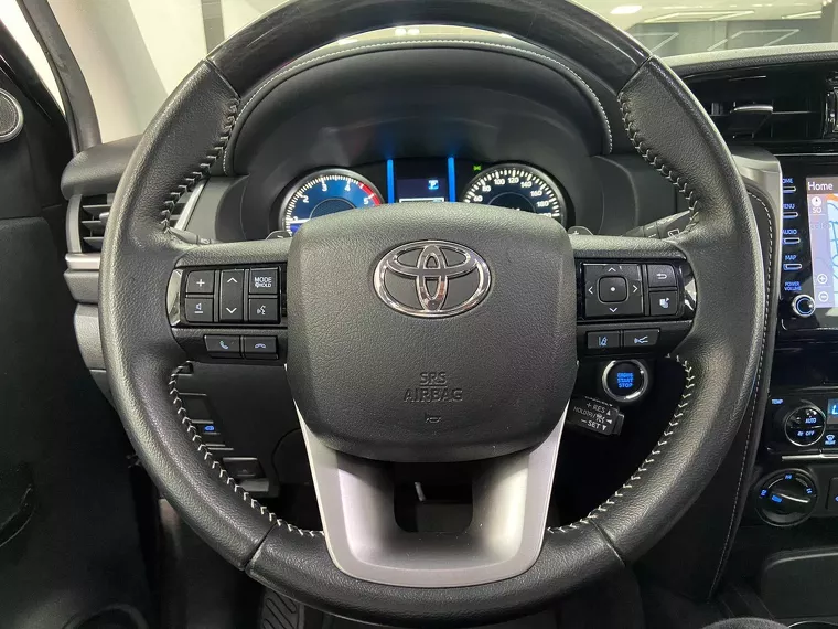 Toyota Hilux Preto 7