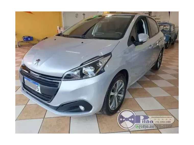 Peugeot 208 Prata 1