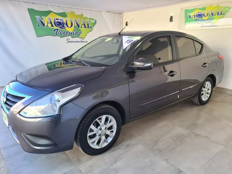 Nissan Versa Cinza 6