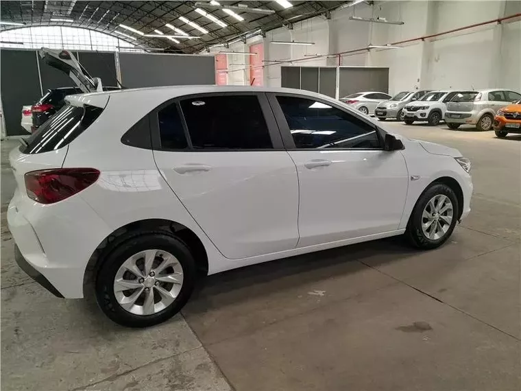 Chevrolet Onix Branco 4