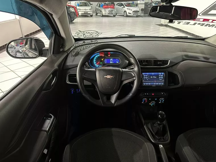 Chevrolet Onix Preto 18