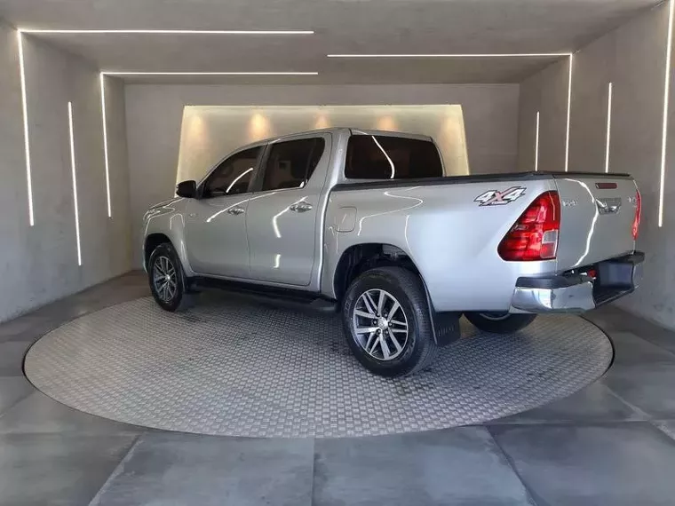 Toyota Hilux Prata 12