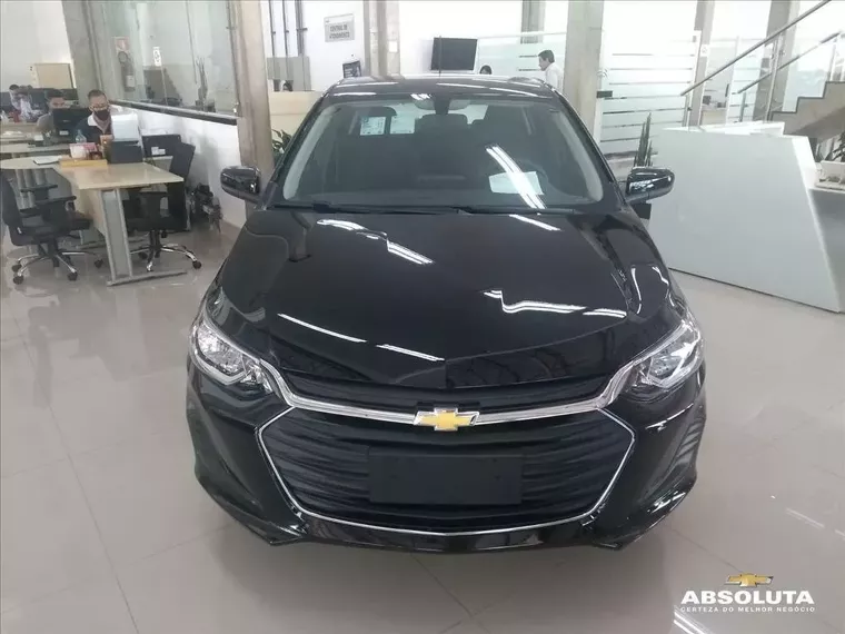 Chevrolet Onix Preto 1