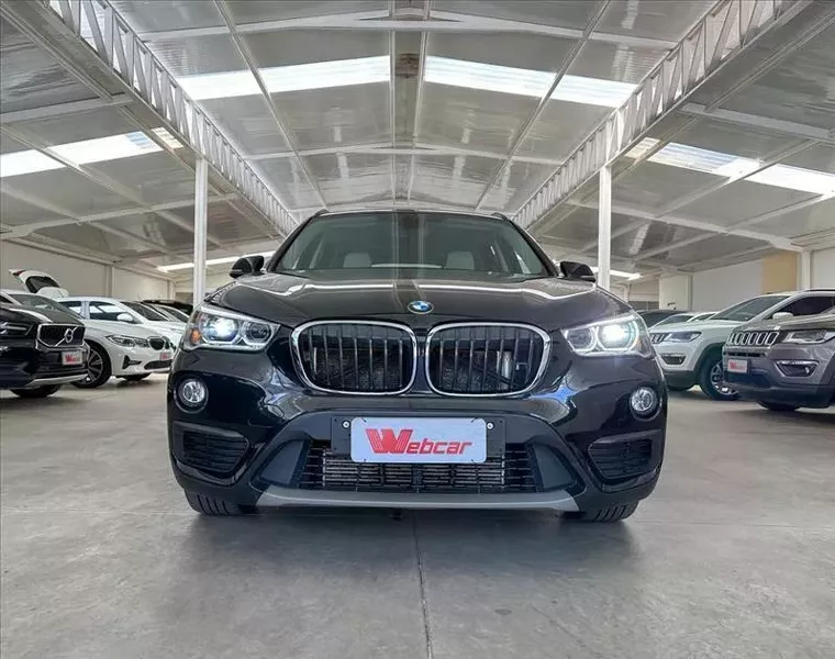 BMW X1 Preto 5