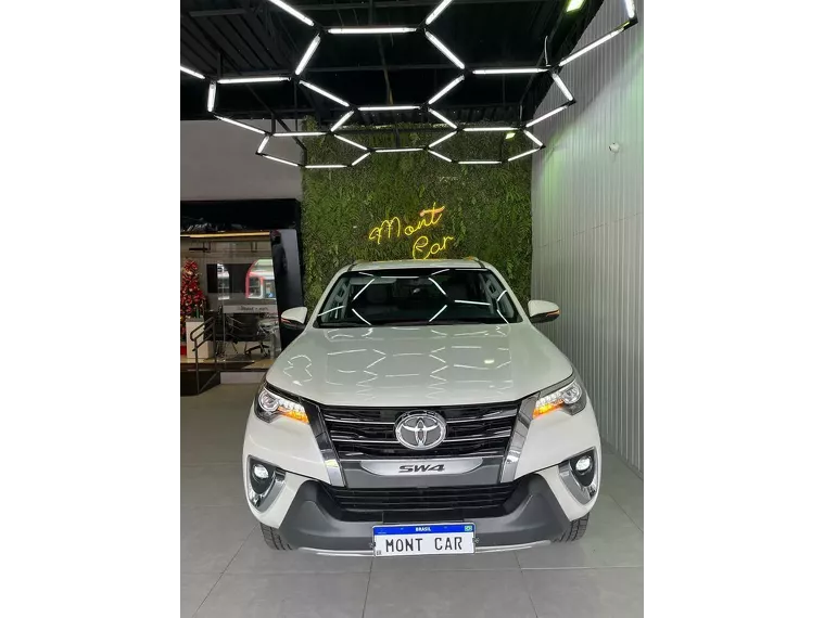 Toyota Hilux SW4 Branco 1