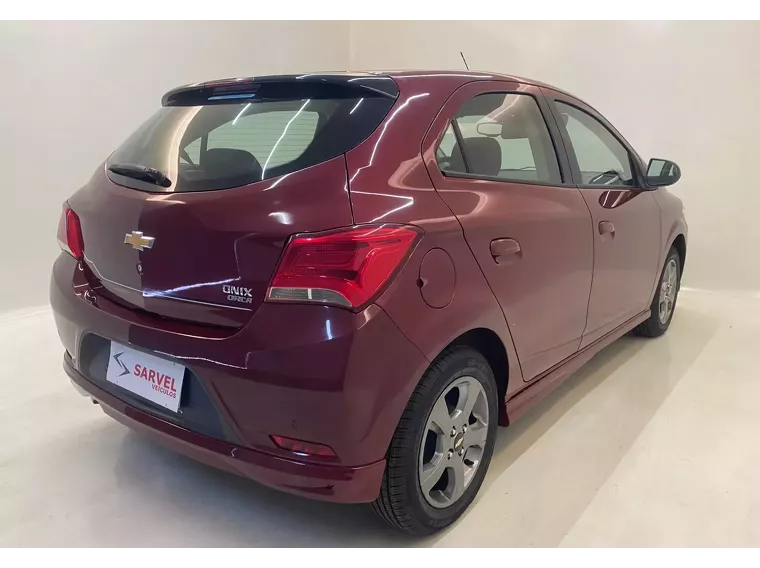 Chevrolet Onix Vermelho 8