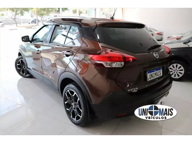 Nissan Kicks Marrom 1