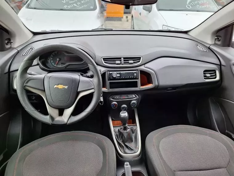 Chevrolet Onix Branco 8