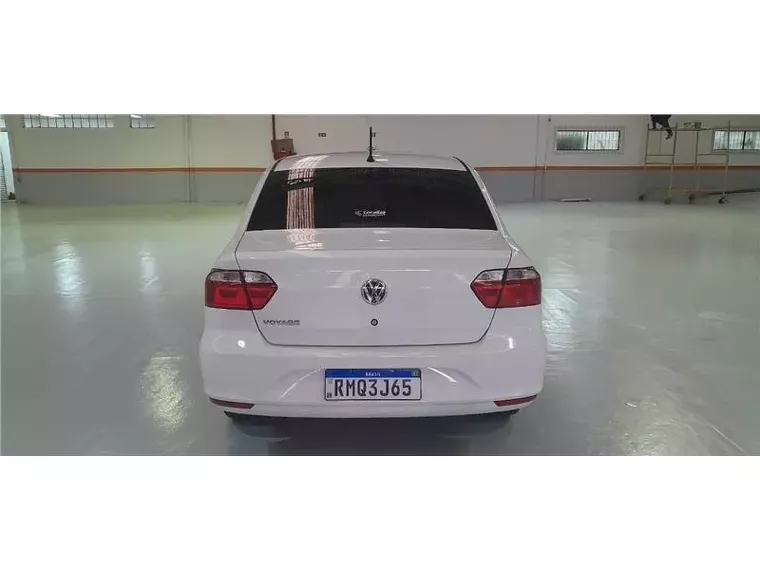 Volkswagen Voyage Branco 1