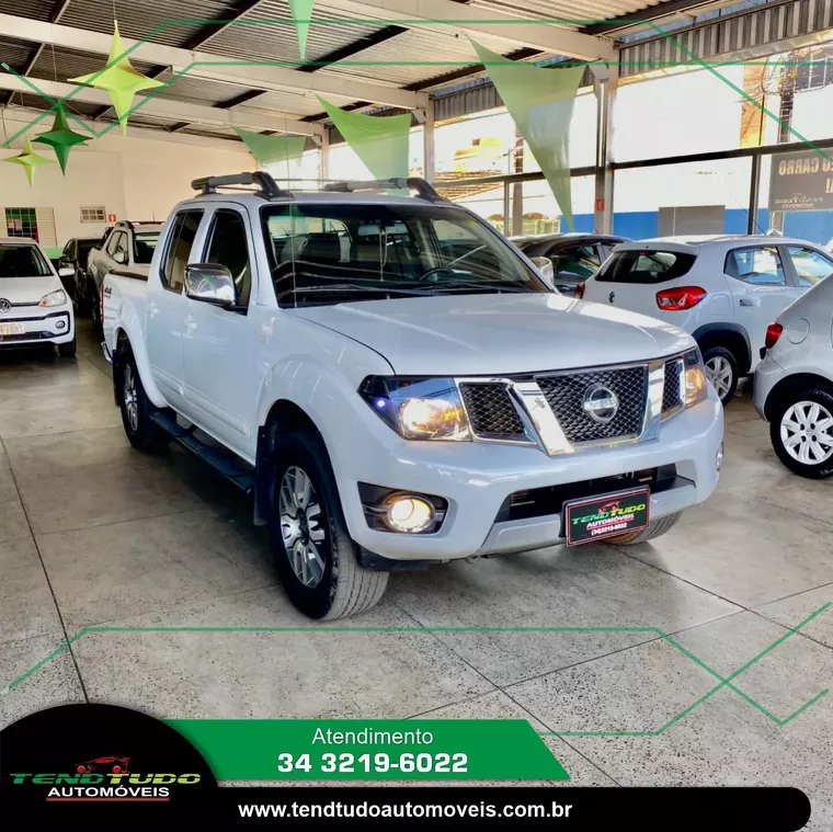 Nissan Frontier Branco 2