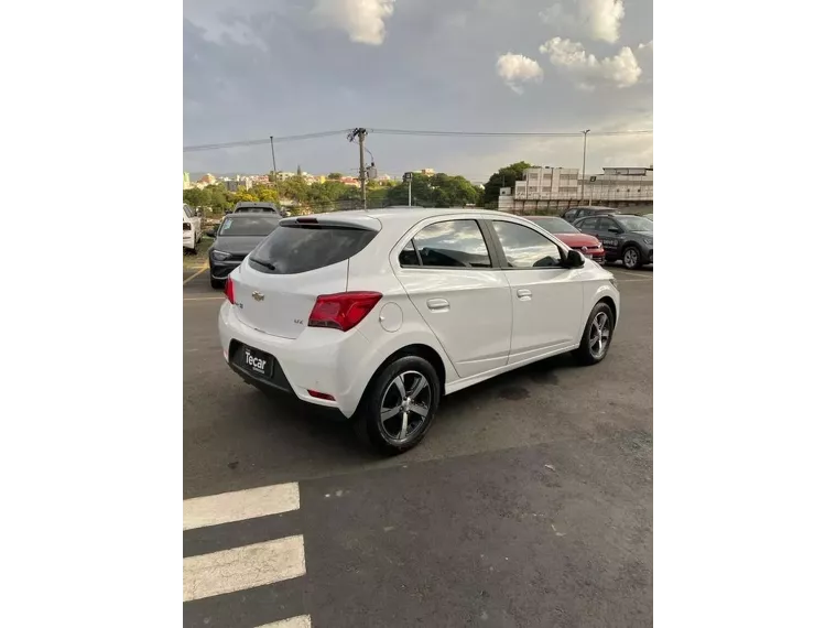 Chevrolet Onix Branco 10